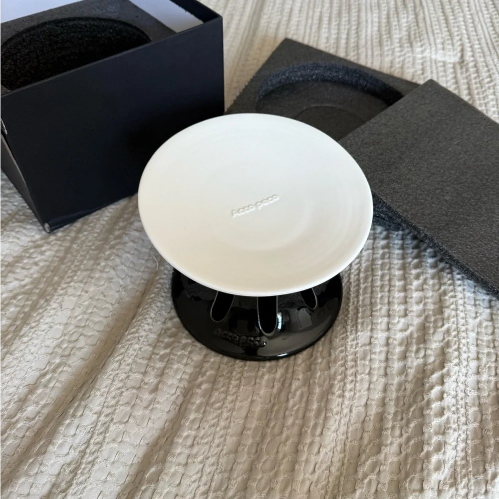 Black and White Cat Feeder